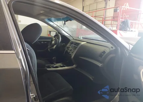 2015 Nissan Altima 2.5 S z USA, uszkodzony, nr VIN 1N4AL3AP2FC220374